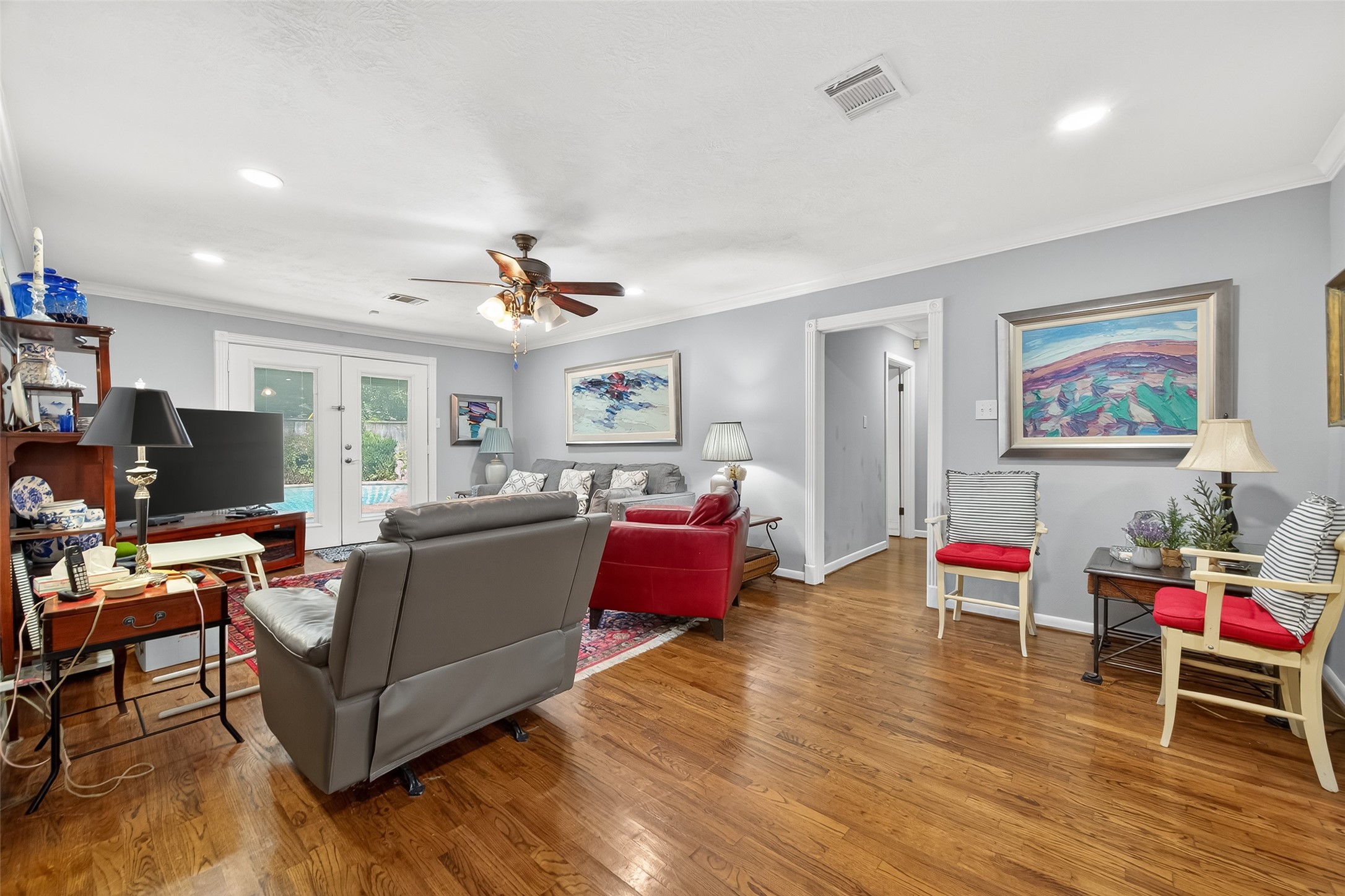 5326 Redstart Street Houston, TX 77096 - Photo 9 of 41 a living room with furniture and a flat screen tv
