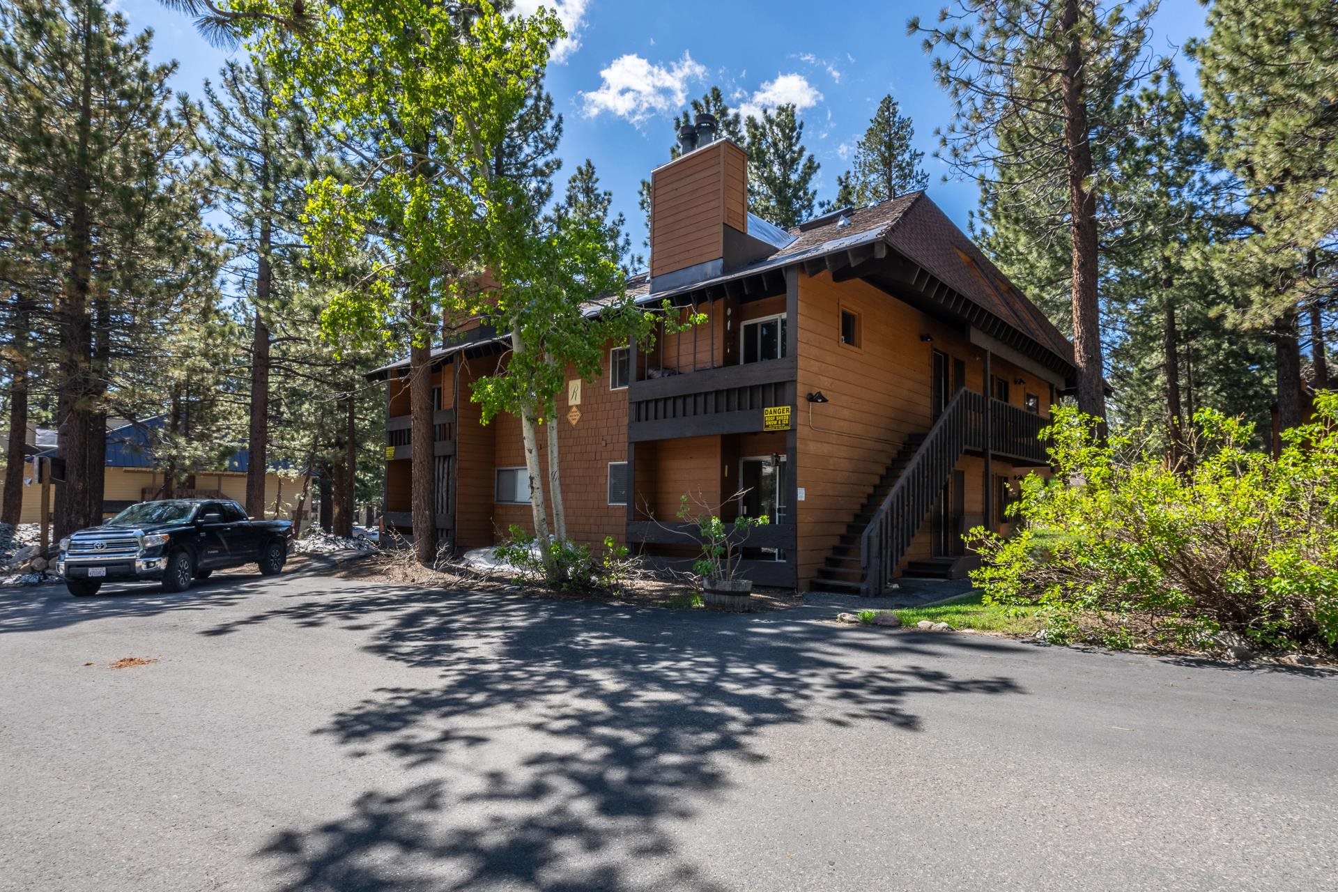 2499 Sierra Nevada Road, Unit R2 Mammoth Lakes, CA 93546 - Photo 25 of 28 a view of a house with a patio
