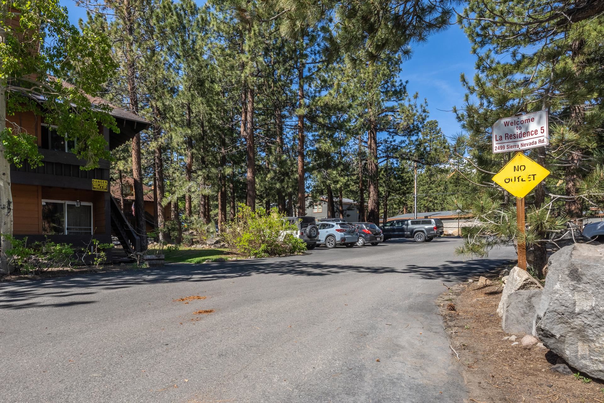 2499 Sierra Nevada Road, Unit R2 Mammoth Lakes, CA 93546 - Photo 27 of 28 a backyard of a house with basket ball court and outdoor seating