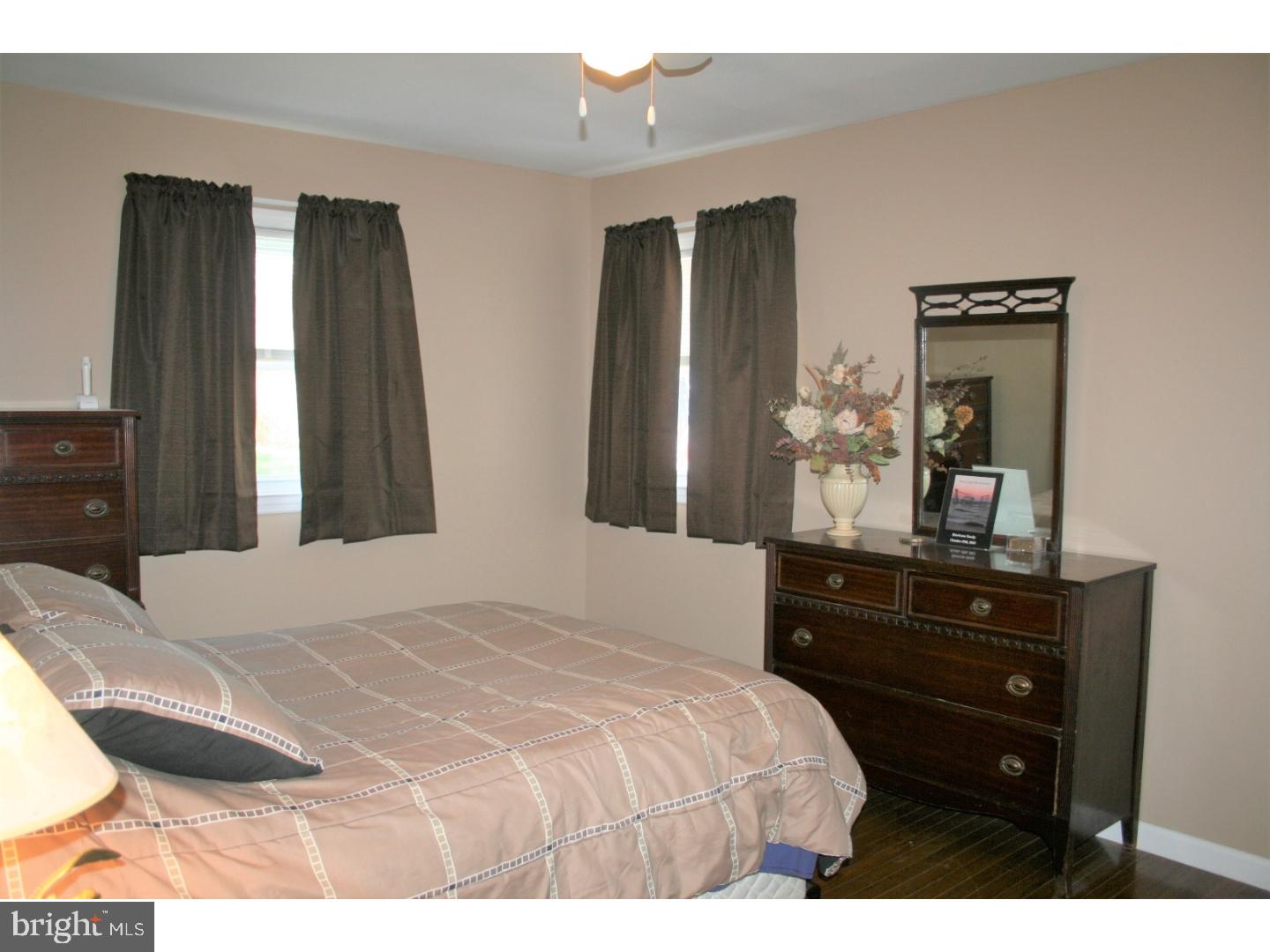 28 Weyburne Road Trenton, NJ 08690 - Photo 13 of 25 Bedroom - Main