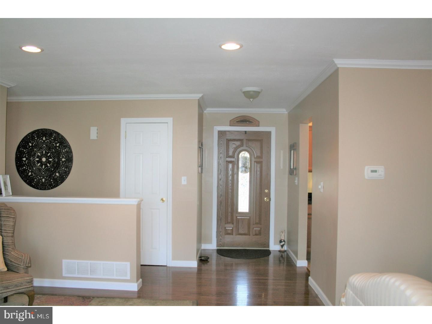 28 Weyburne Road Trenton, NJ 08690 - Photo 21 of 25 Foyer