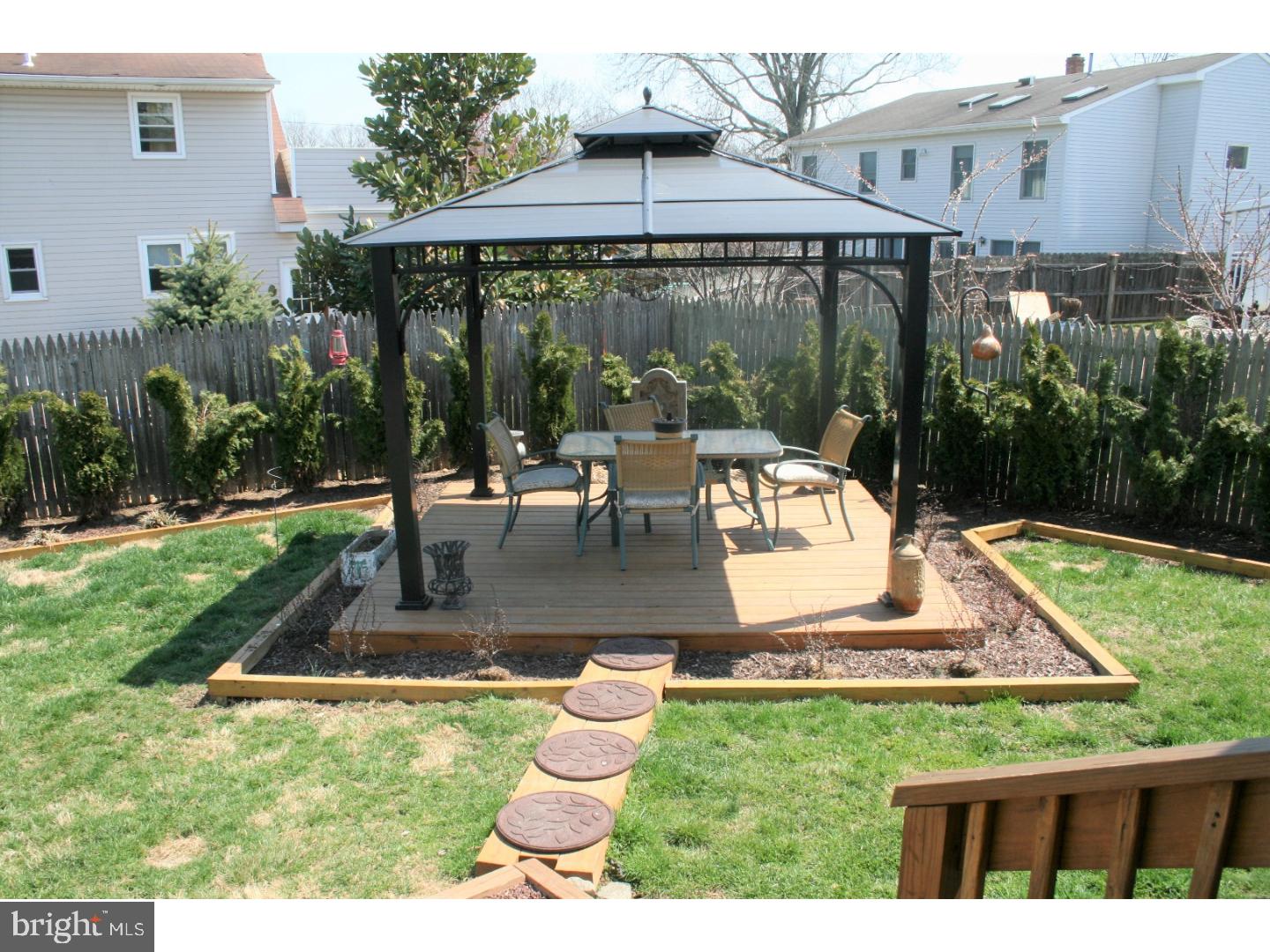 28 Weyburne Road Trenton, NJ 08690 - Photo 4 of 25 Deck