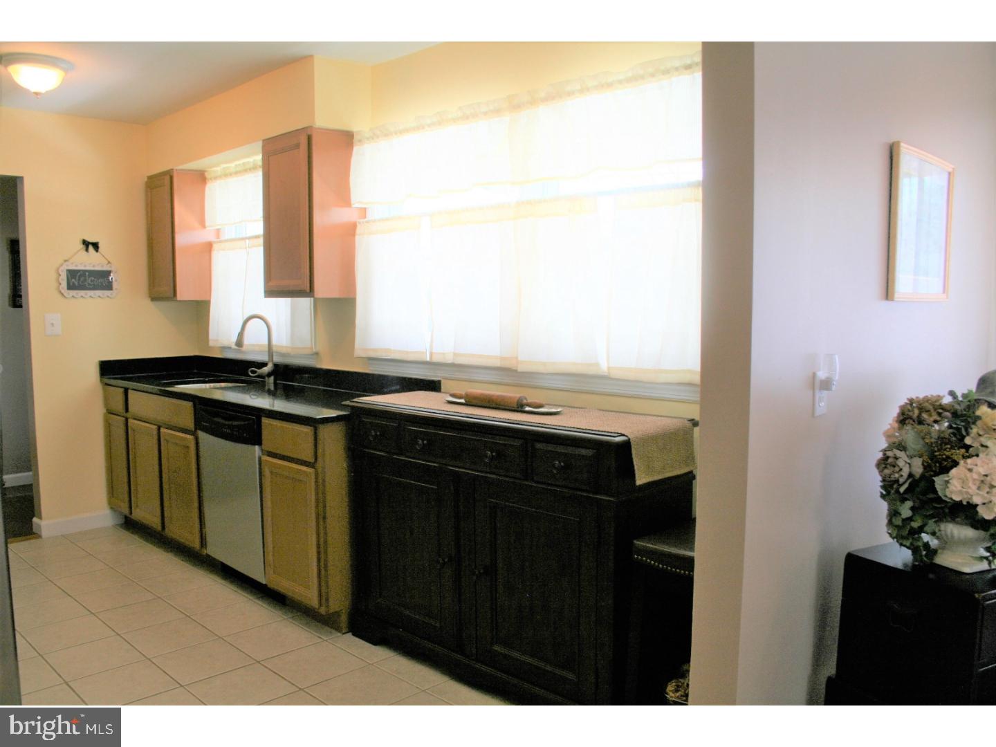 28 Weyburne Road Trenton, NJ 08690 - Photo 6 of 25 Kitchen