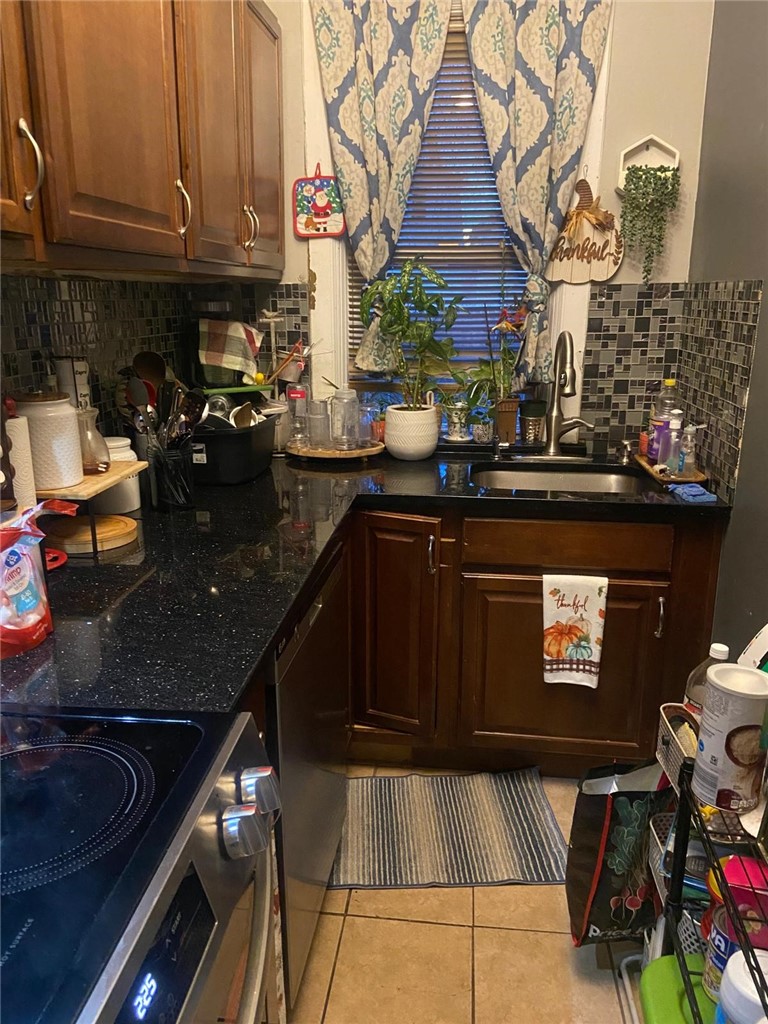 20 Violet Street Providence, RI 02908 - Photo 13 of 18