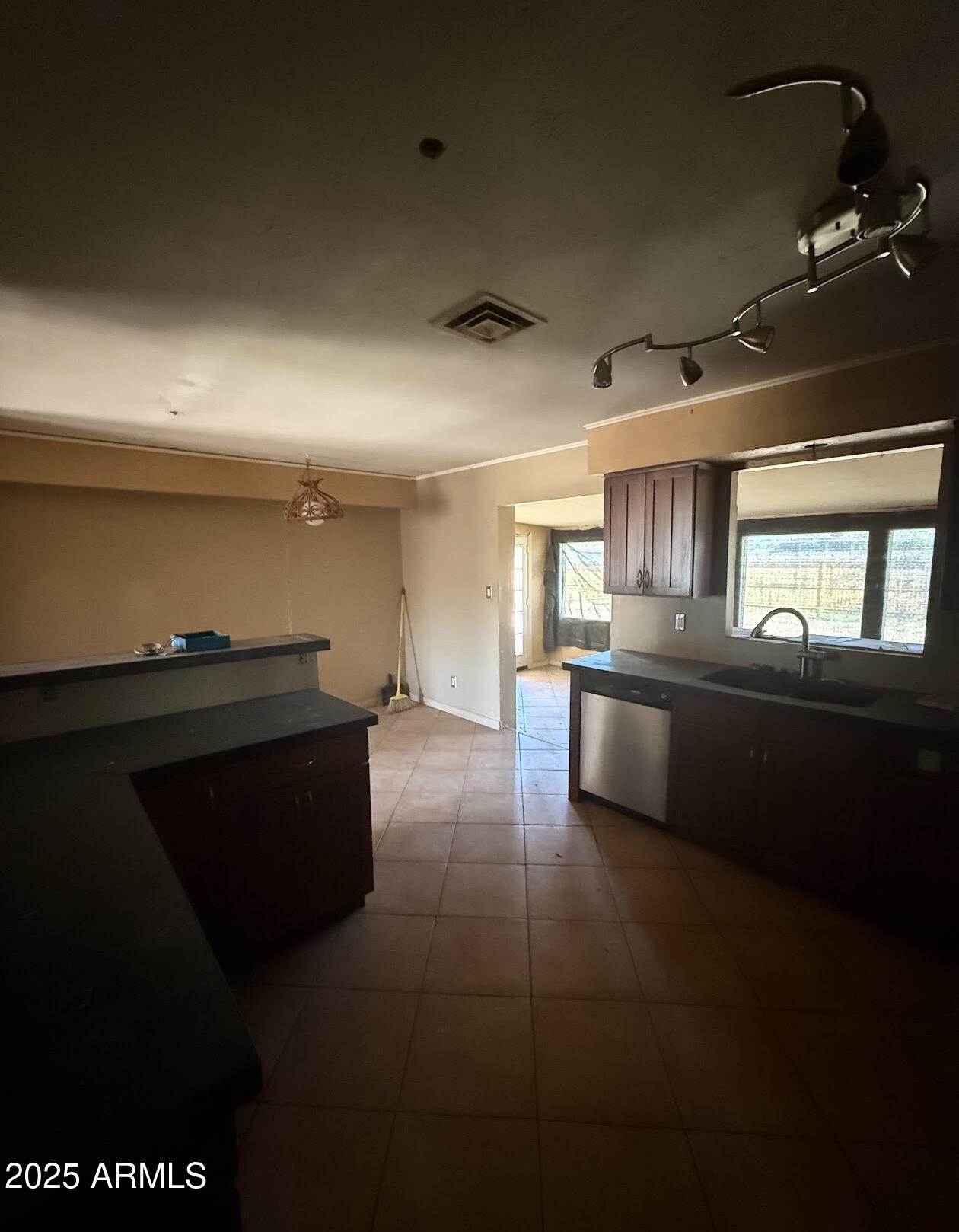 2615 North Yucca Street Chandler, AZ 85224 - Photo 15 of 38 a kitchen with granite countertop a stove and cabinets