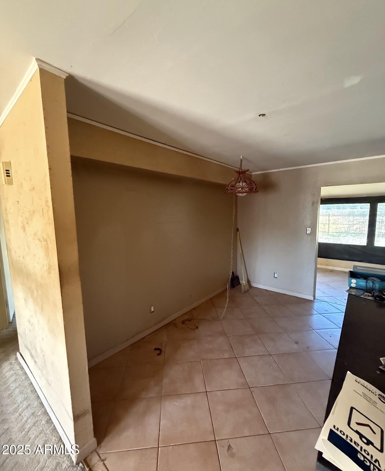 2615 North Yucca Street Chandler, AZ 85224 - Photo 9 of 38 an empty room with windows