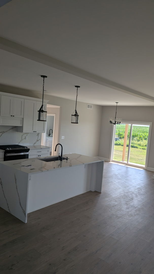 675 South Regulators Street Rochelle, IL 61068 - Photo 8 of 33