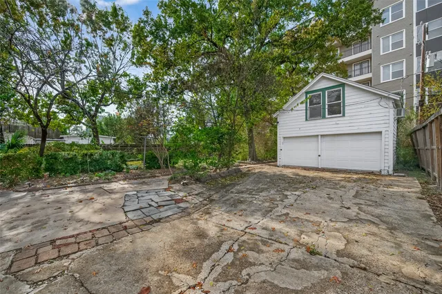 $3,000 | 7128 Staffordshire, Houston, TX 77030