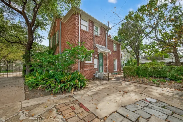 $3,000 | 7128 Staffordshire, Houston, TX 77030