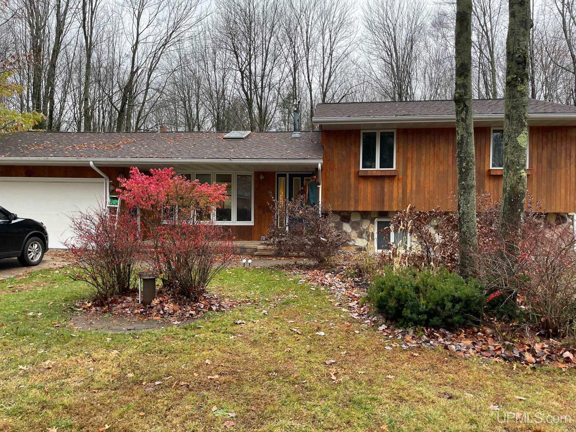 6821 75th M Road Escanaba, MI 49829 - Photo 1 of 9