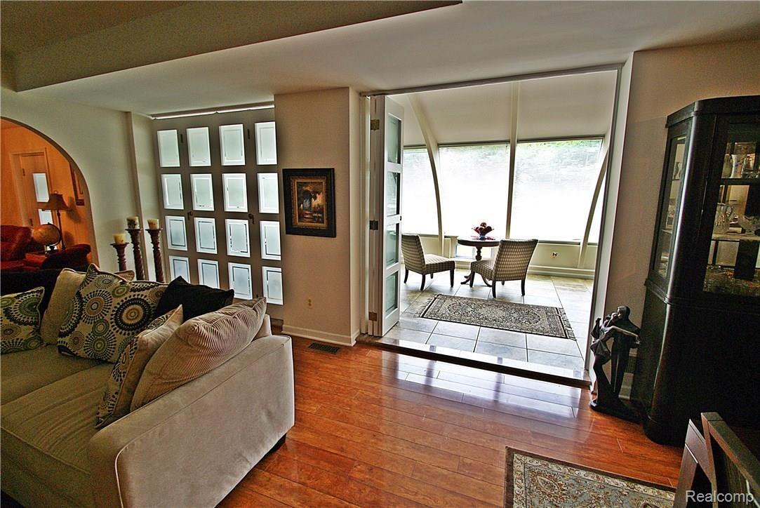 6887 Lahser Road Bloomfield Hills, MI 48301 - Photo 11 of 21 Lahser 6887 (56).JPG