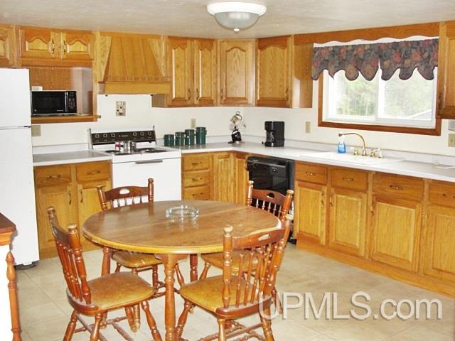 N13729 Co Road Amberg, WI 54102 - Photo 4 of 16