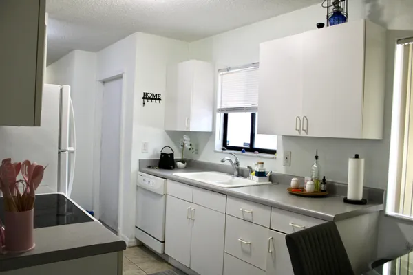 $2,700 | 2533 Southeast Grand Drive, Port St. Lucie, FL 34952