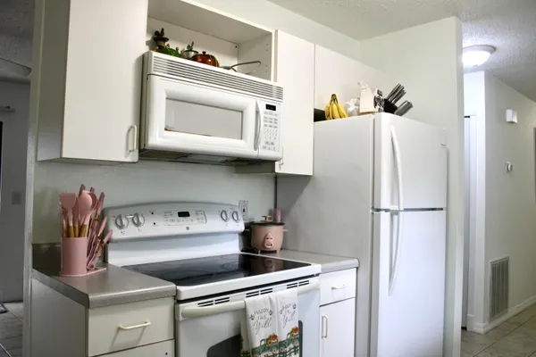 $2,700 | 2533 Southeast Grand Drive, Port St. Lucie, FL 34952