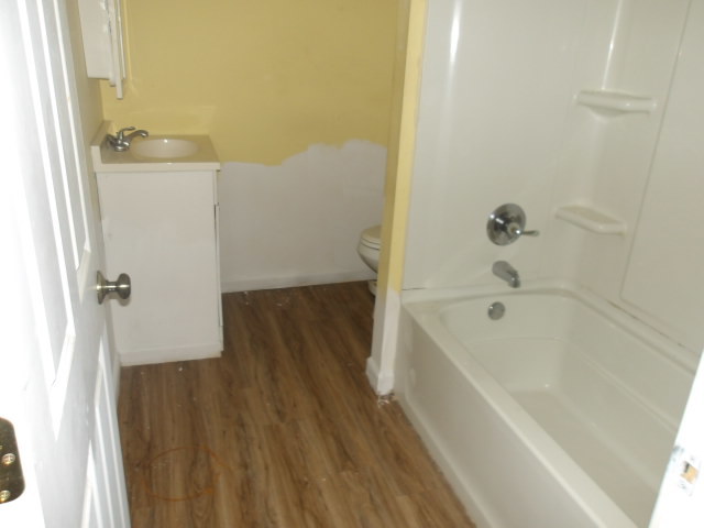 13 Southern Drive Decatur, IL 62521 - Photo 21 of 29 a bathroom with a bathtub and shower