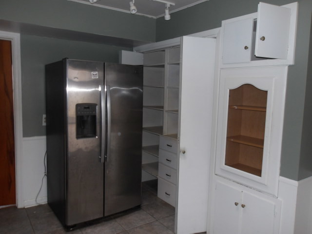 13 Southern Drive Decatur, IL 62521 - Photo 10 of 29 a view of cabinets