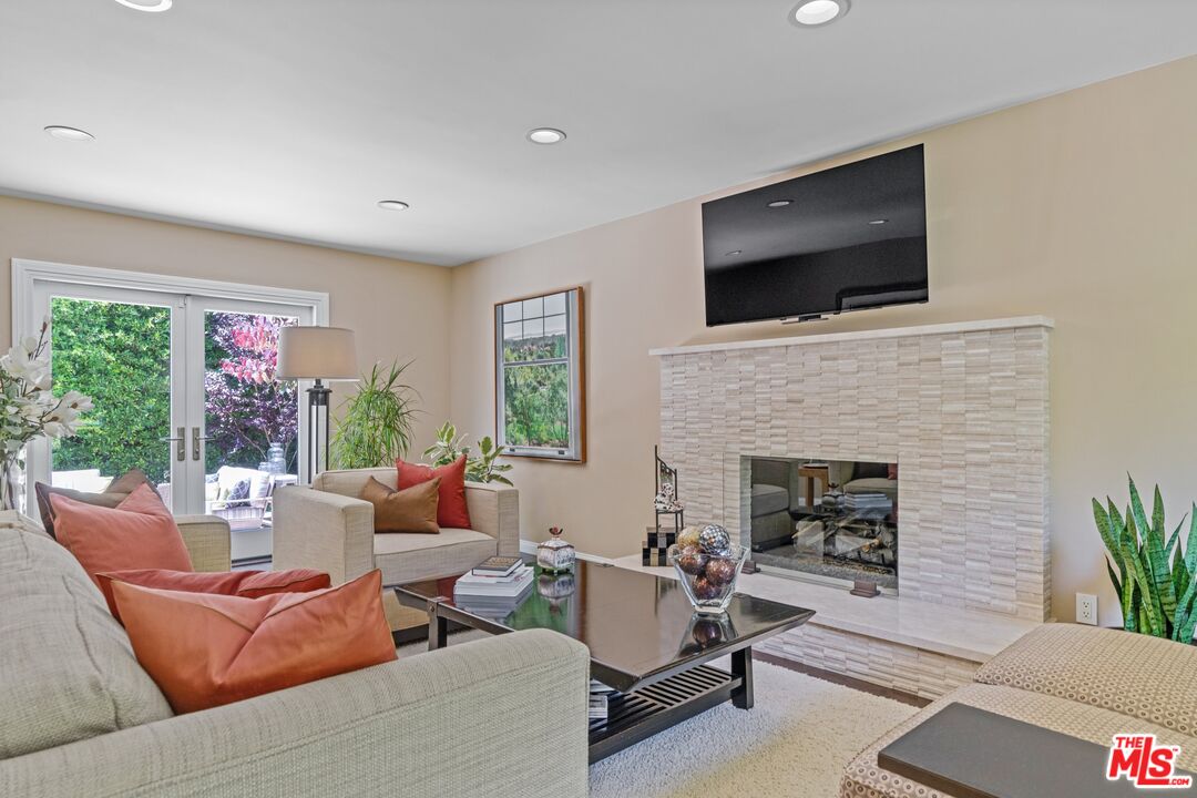 2903 Nichols Canyon Road Los Angeles, CA 90046 - Photo 11 of 38