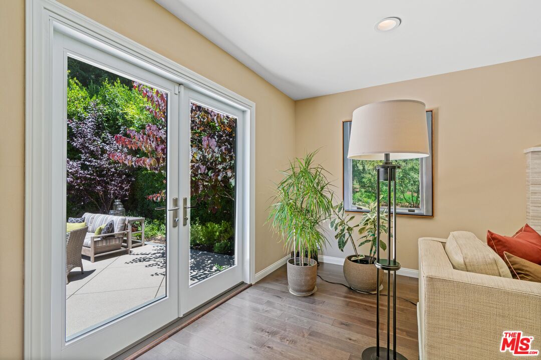 2903 Nichols Canyon Road Los Angeles, CA 90046 - Photo 12 of 38