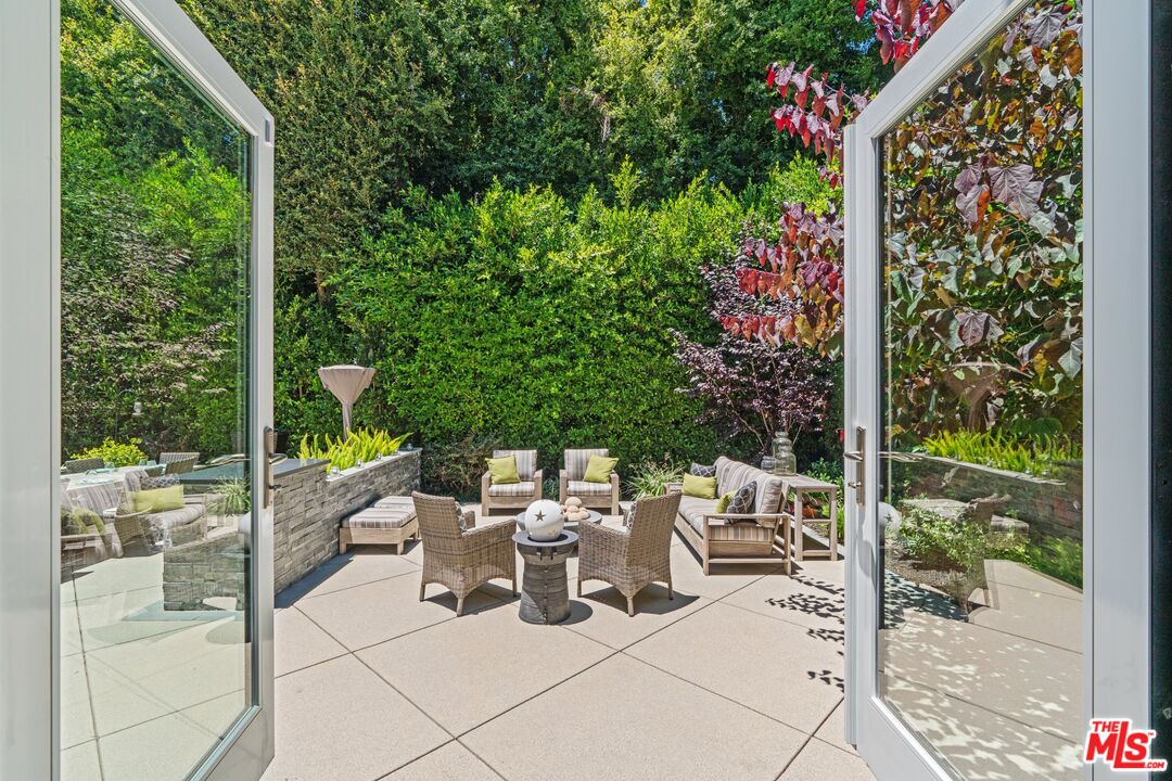 2903 Nichols Canyon Road Los Angeles, CA 90046 - Photo 13 of 38