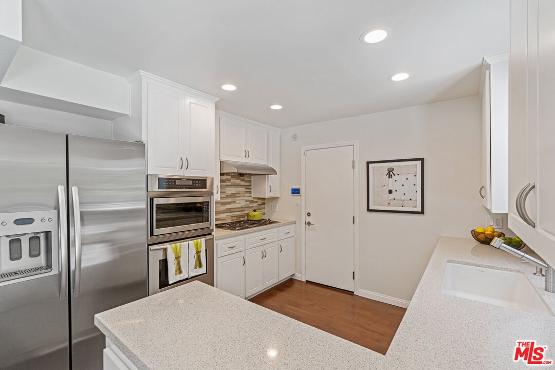 2903 Nichols Canyon Road Los Angeles, CA 90046 - Photo 14 of 38