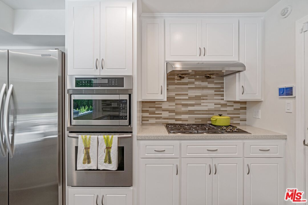 2903 Nichols Canyon Road Los Angeles, CA 90046 - Photo 15 of 38