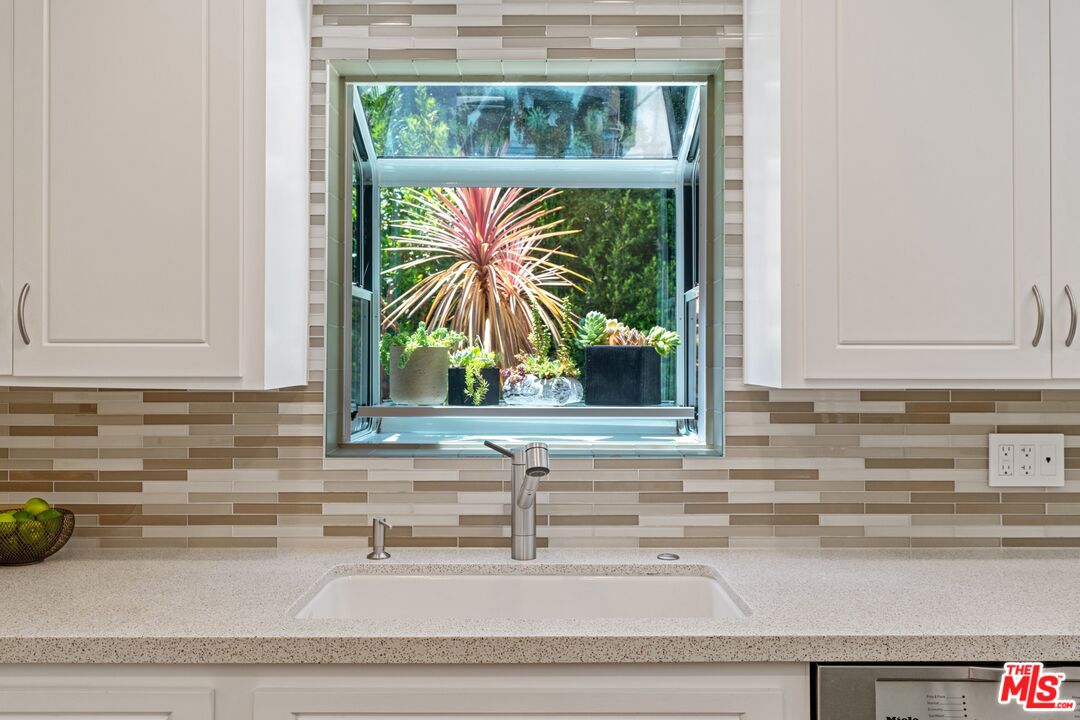 2903 Nichols Canyon Road Los Angeles, CA 90046 - Photo 17 of 38