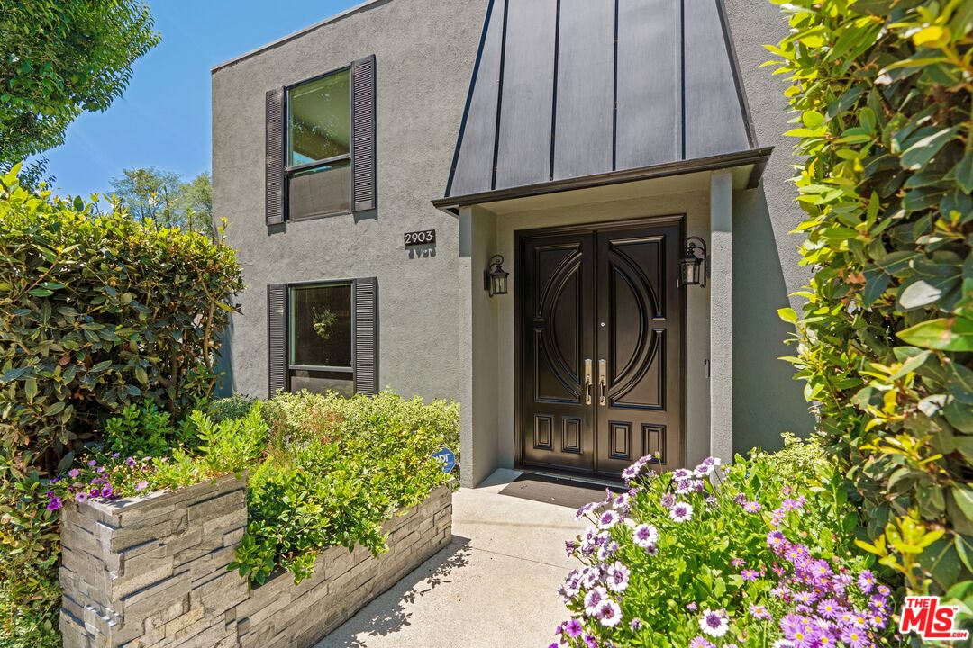 2903 Nichols Canyon Road Los Angeles, CA 90046 - Photo 2 of 38