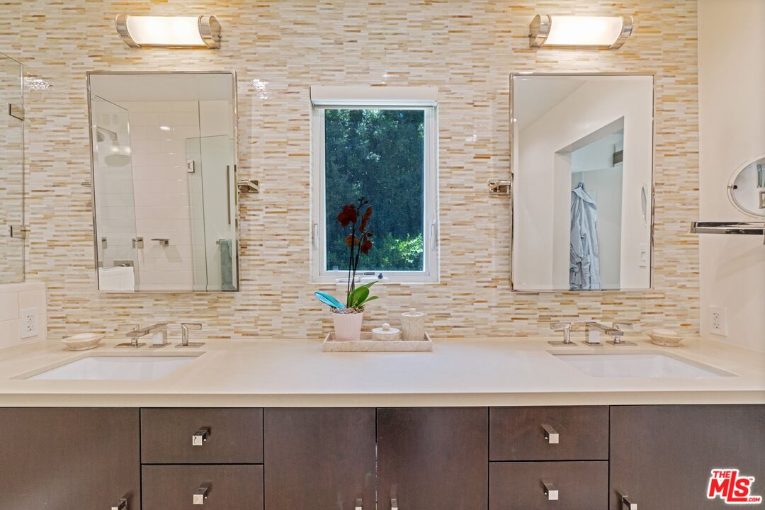 2903 Nichols Canyon Road Los Angeles, CA 90046 - Photo 26 of 38