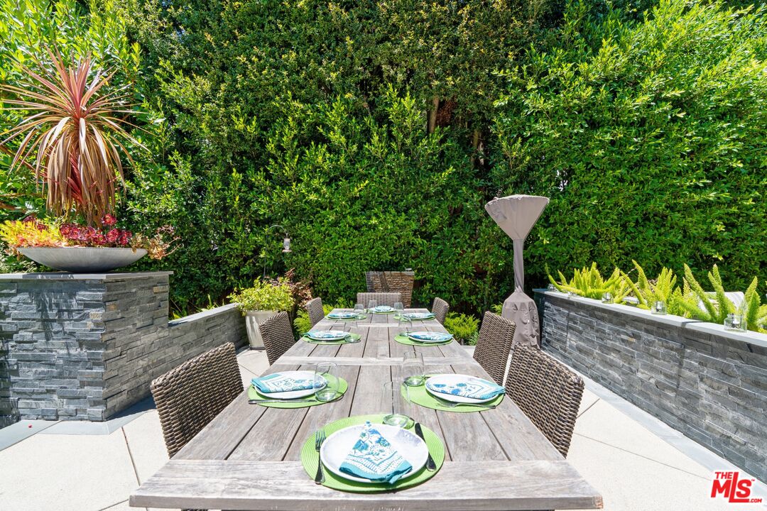 2903 Nichols Canyon Road Los Angeles, CA 90046 - Photo 5 of 38