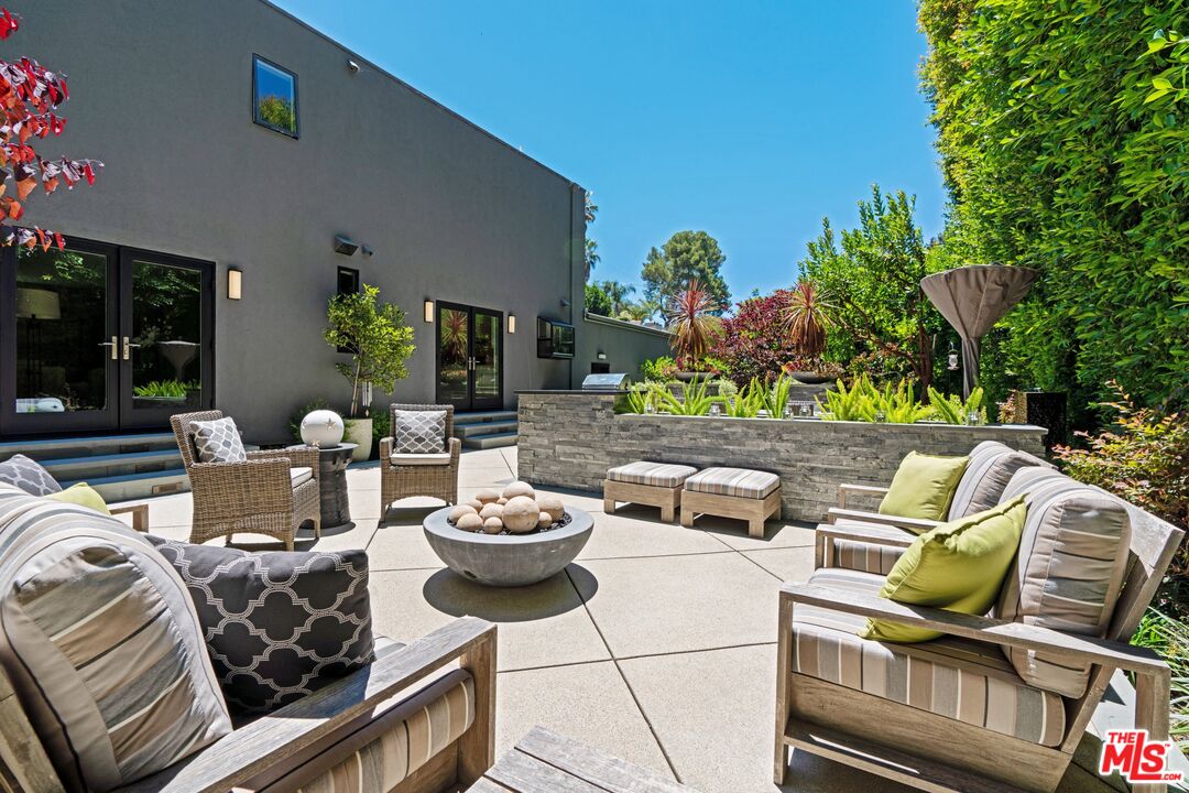 2903 Nichols Canyon Road Los Angeles, CA 90046 - Photo 7 of 38