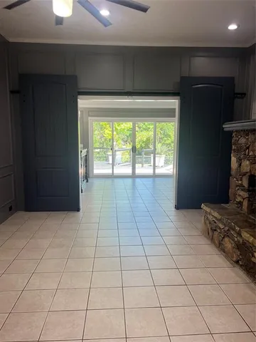 a view of livingroom with furniture