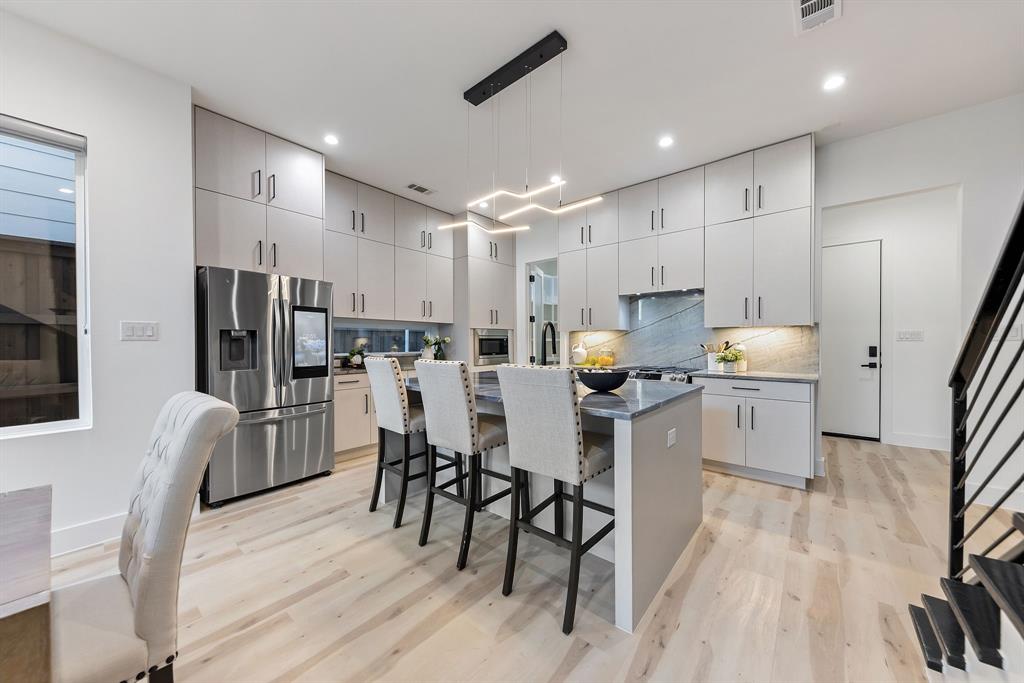 2433 Vagas Street Dallas, TX 75219 - Photo 12 of 37