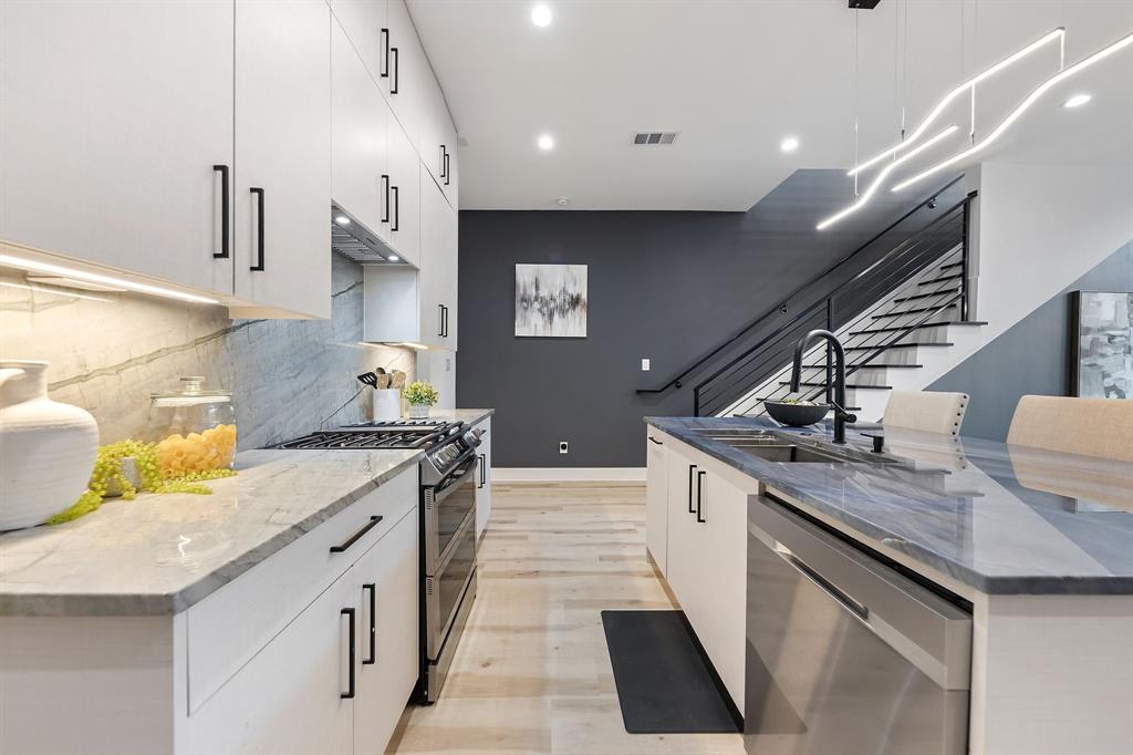 2433 Vagas Street Dallas, TX 75219 - Photo 13 of 37