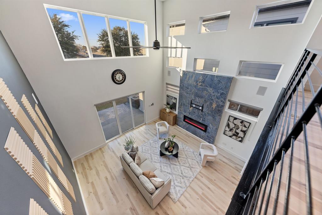 2433 Vagas Street Dallas, TX 75219 - Photo 16 of 37