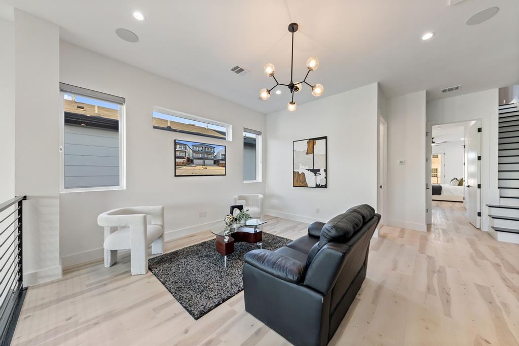 2433 Vagas Street Dallas, TX 75219 - Photo 18 of 37