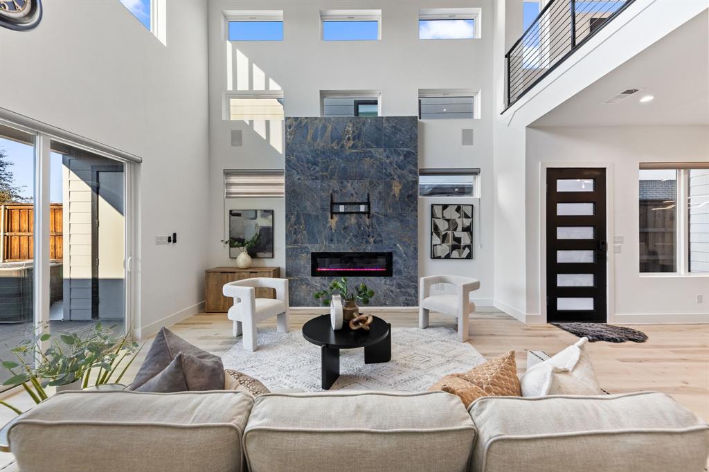 2433 Vagas Street Dallas, TX 75219 - Photo 8 of 37