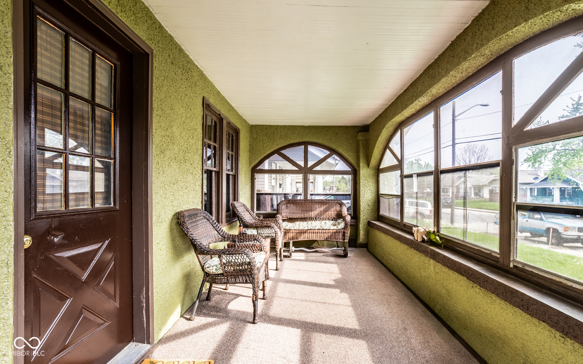 1832 North Harding Street Indianapolis, IN 46202 - Photo 2 of 18