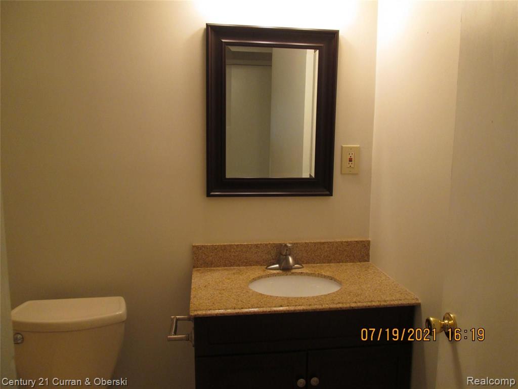 27860 Peppermill Road Farmington Hills, MI 48331 - Photo 17 of 28