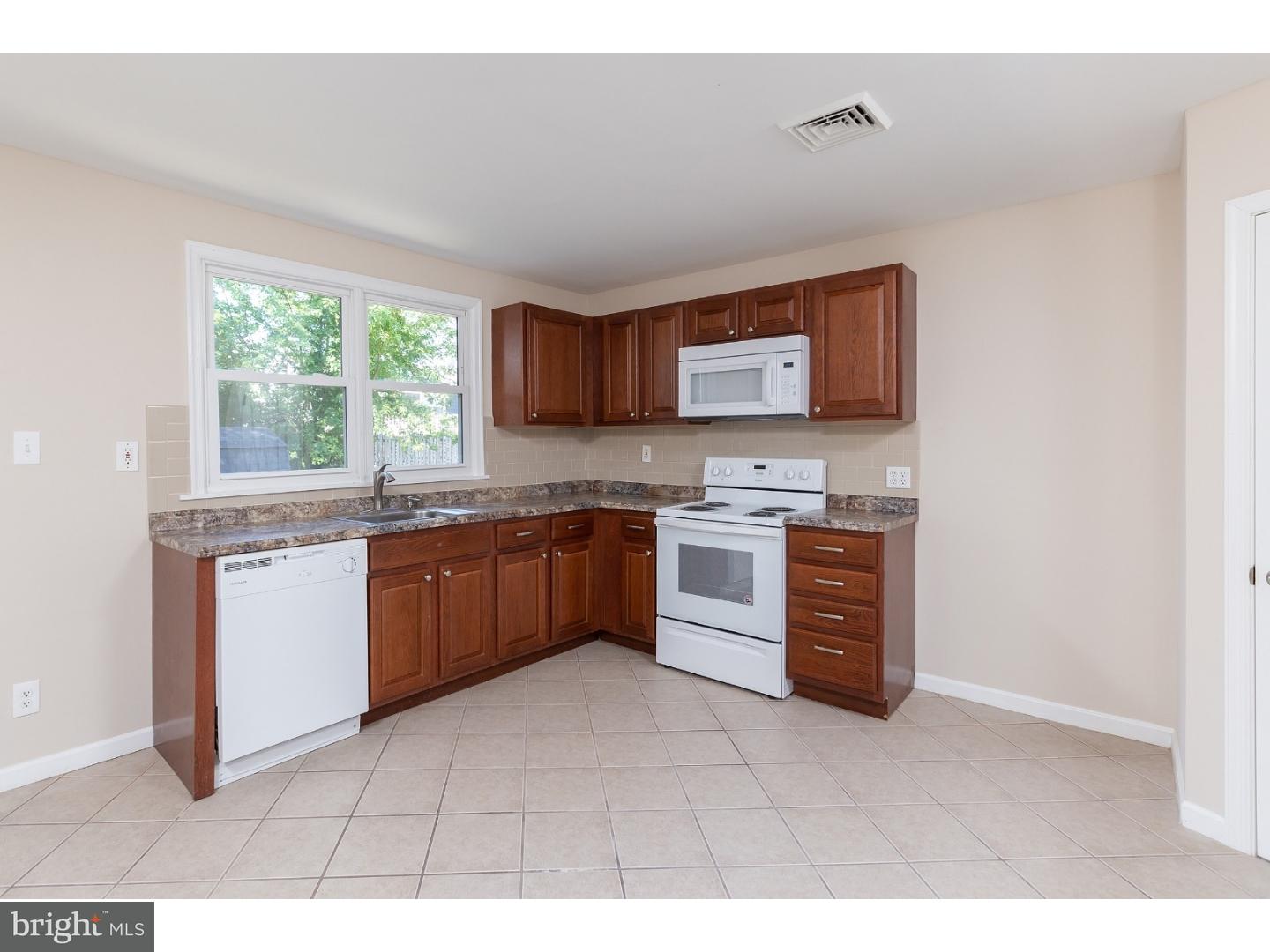 39 Harvard Road Pennsville, NJ 08070 - Photo 6 of 18 Kitchen