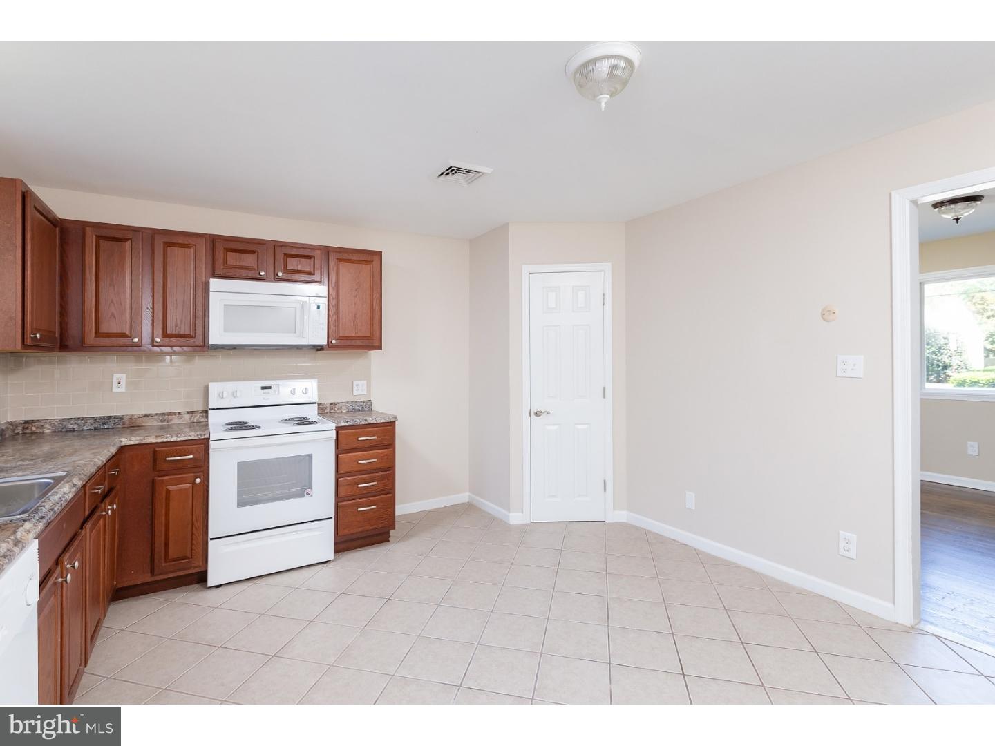 39 Harvard Road Pennsville, NJ 08070 - Photo 7 of 18 Kitchen