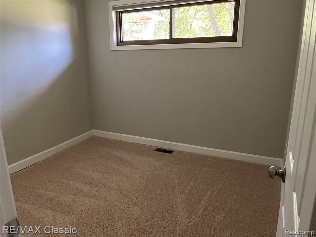 28257 Bayberry Road Farmington Hills, MI 48331 - Photo 10 of 23
