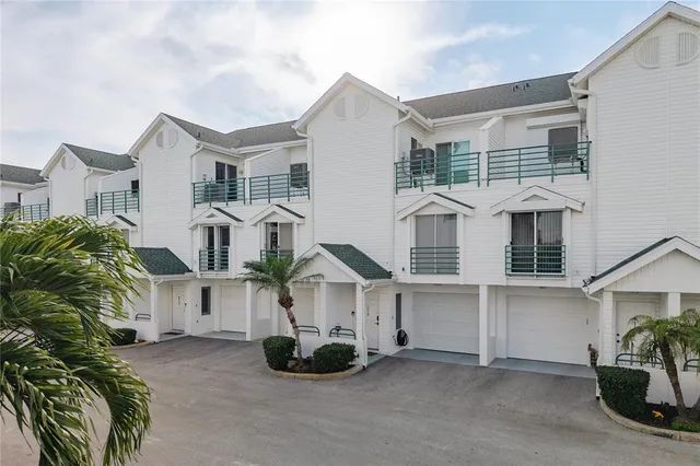 $4,250 | 320 Island Way, Unit 209, Clearwater Beach, FL 33767