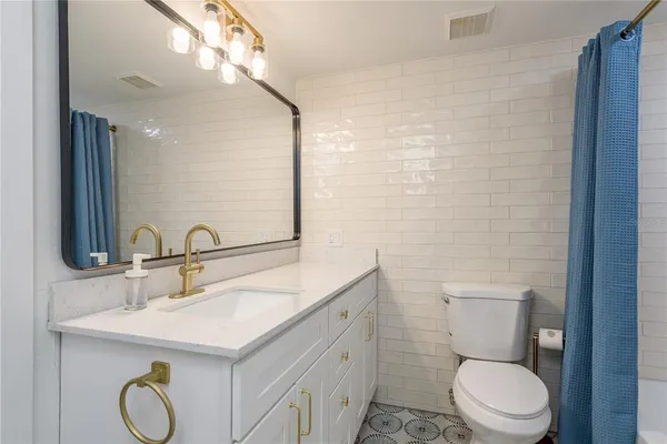 a bathroom with a bathtub