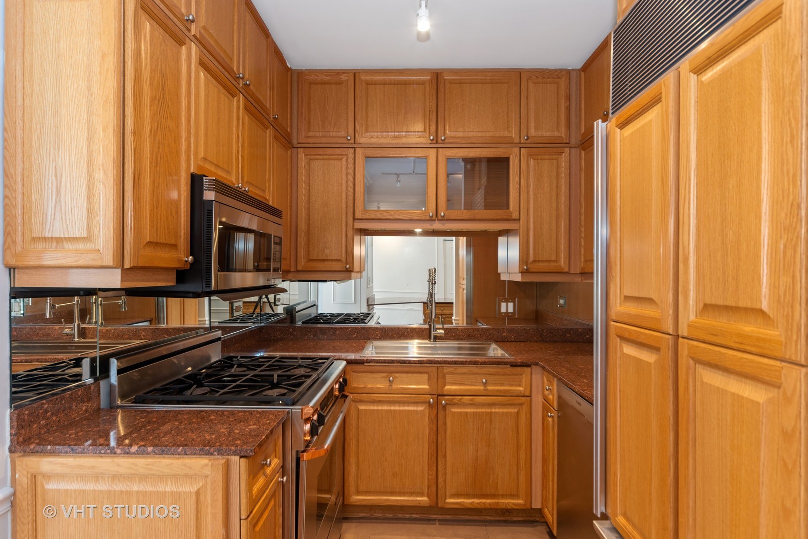 21 West Chestnut Street, Unit 709 Chicago, IL 60610 - Photo 2 of 24