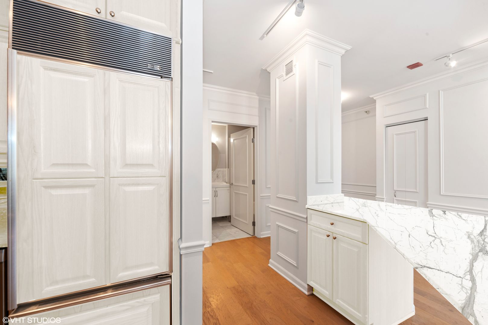 21 West Chestnut Street, Unit 709 Chicago, IL 60610 - Photo 5 of 24