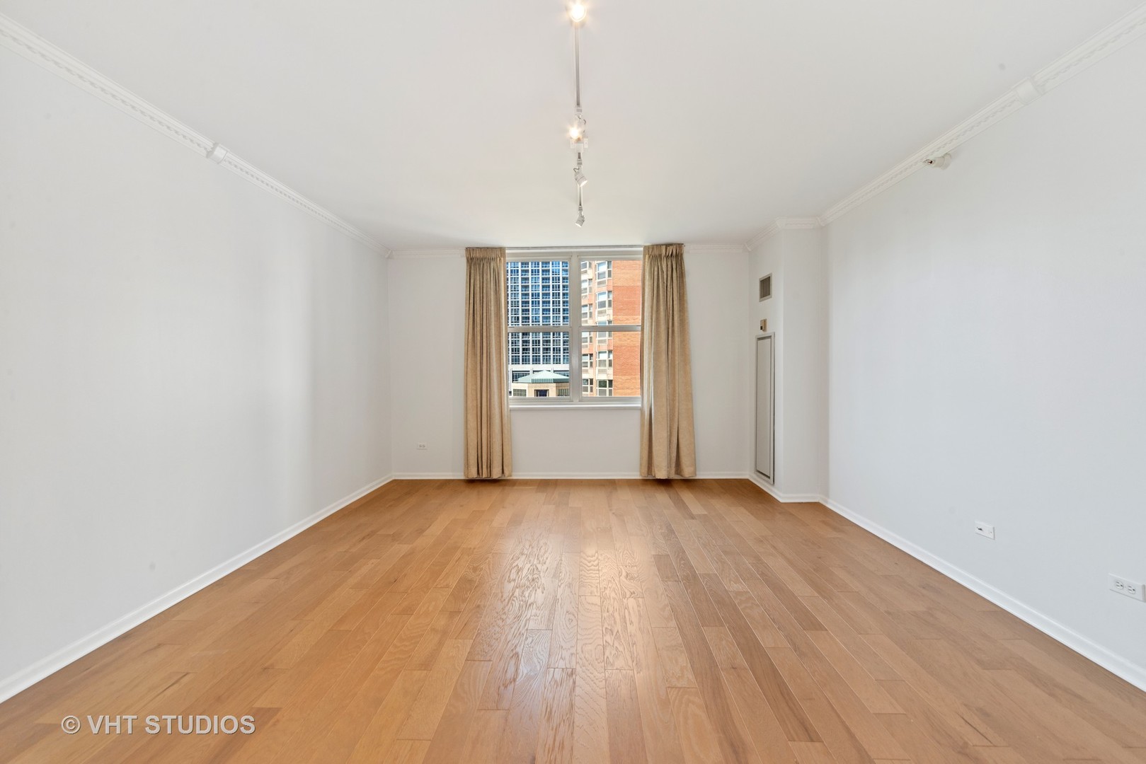 21 West Chestnut Street, Unit 709 Chicago, IL 60610 - Photo 9 of 24