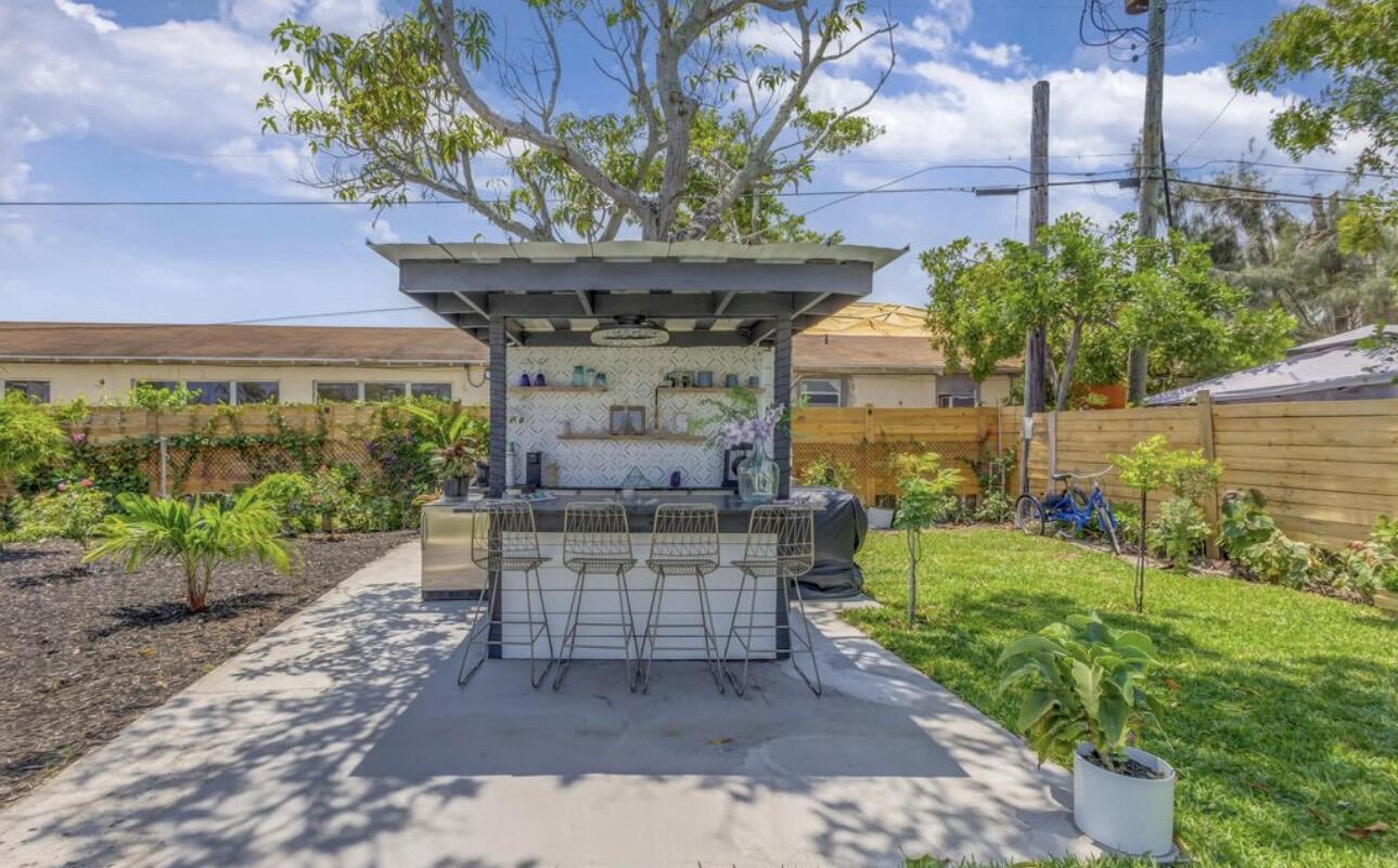 115 West 31st Court Riviera Beach, FL 33404 - Photo 18 of 21 Outdoor Bar