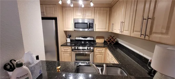 $2,000 | 260 East Flamingo Road, Unit 317, Las Vegas, NV 89169