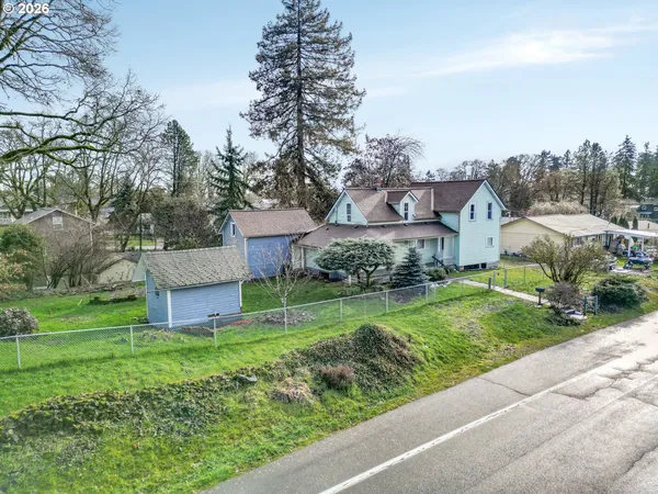 $285,000 | 290 North 5th Street, St. Helens, OR 97051