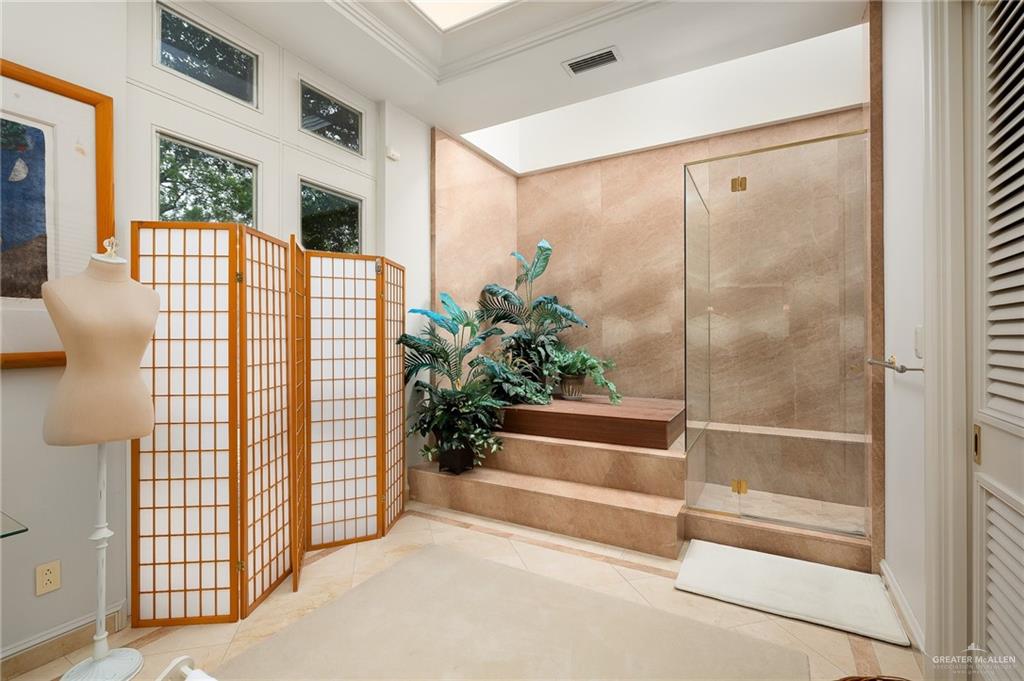 9 Old Orchard Road McAllen, TX 78503 - Photo 24 of 34 a bathroom with a shower and a sink